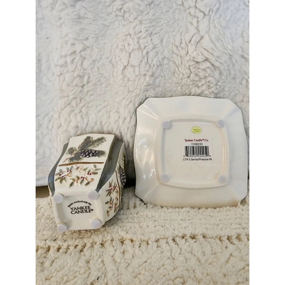 Yankee Candle Berries Pinecone Ceramic Votive Holder & Matching Tray Holiday Set